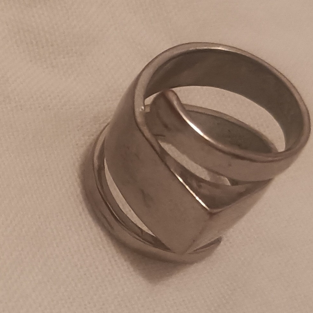 Elegant Silver Spiral Ring